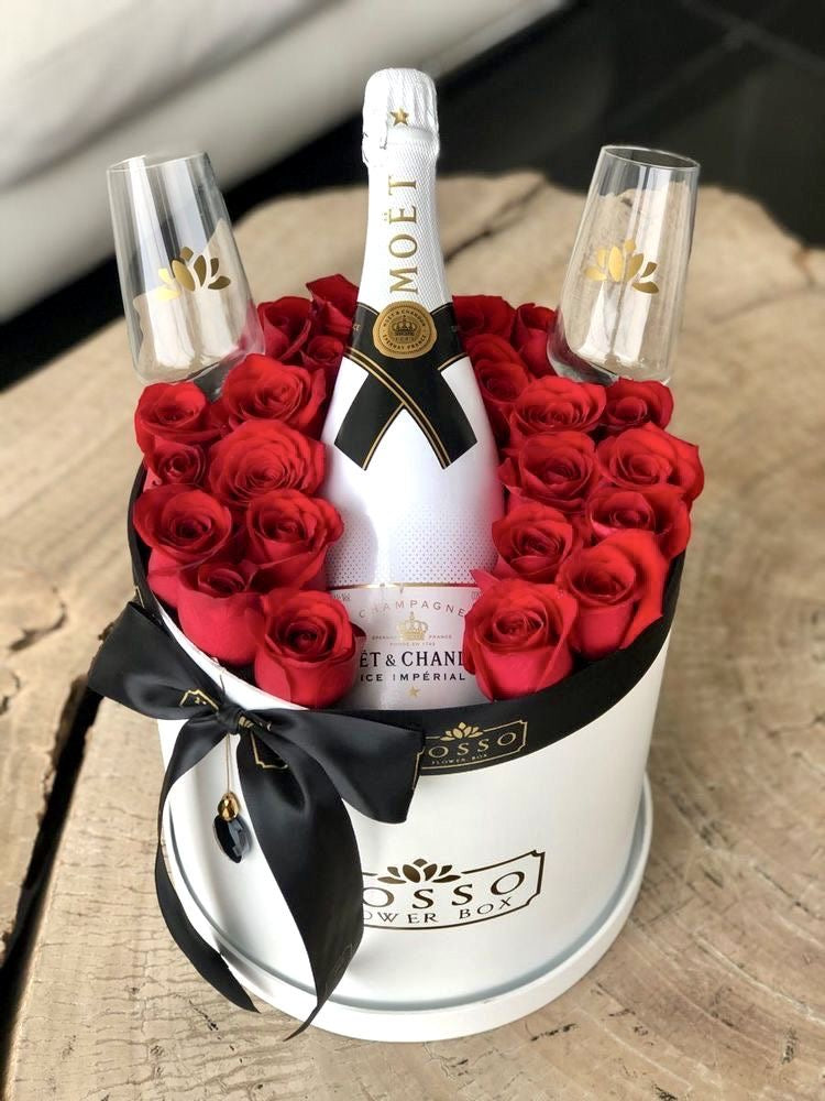 Personalised Moet champange LUXE hamper